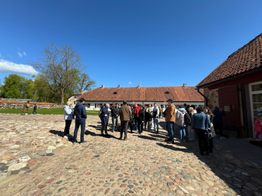 5b7cc7c9 11ad 4469 ba85 7e8c76912636